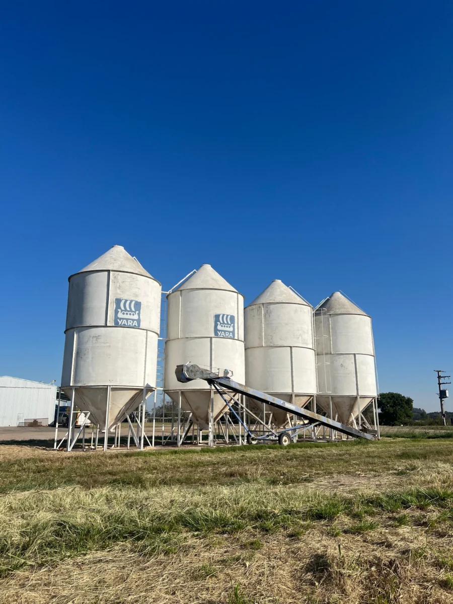 Silos de almacenamiento de fertilizantes Yara en Costa del Río SRL